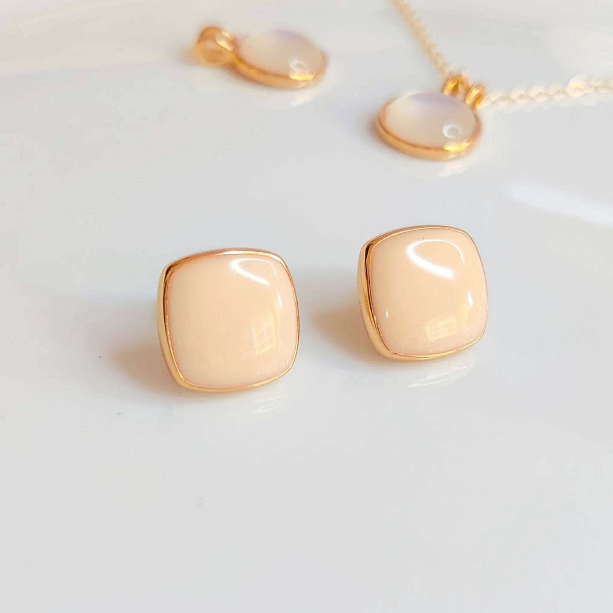 3 in 1 Beige Earrings - Image 3