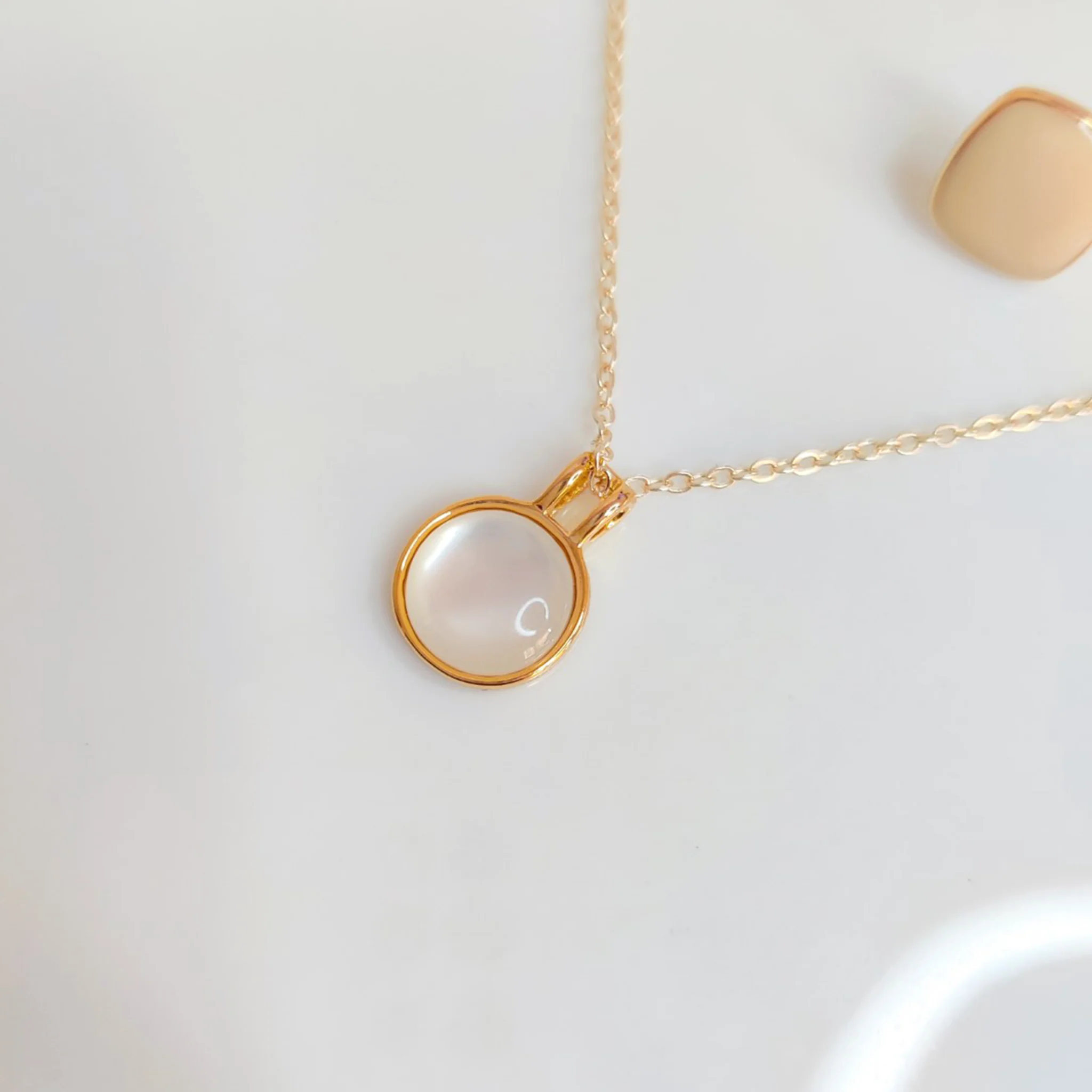 3 in 1 Beige Earrings - Image 4