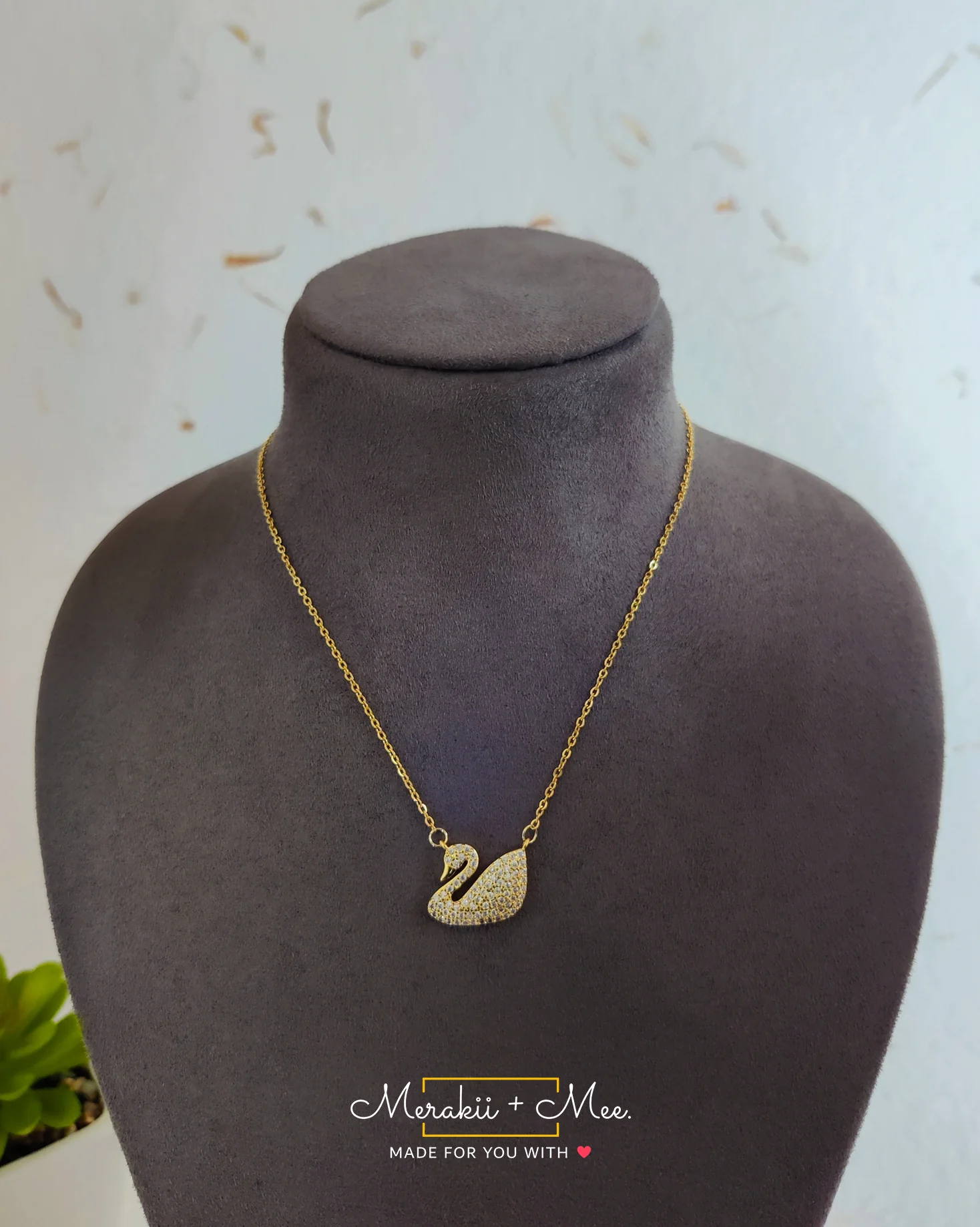 Golden Swan - Image 3