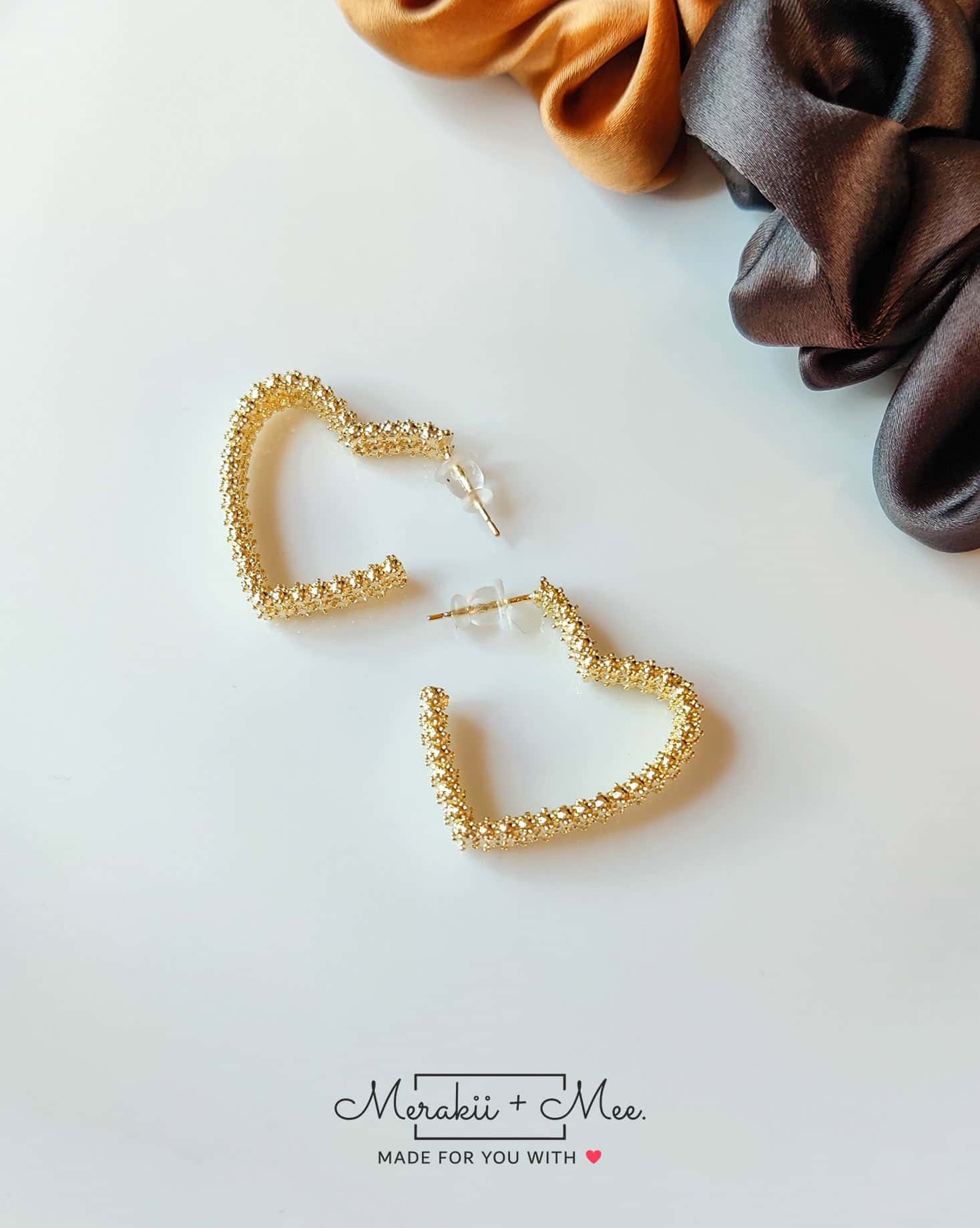 Heart Shimmering Hoop Earrings (Gold) - Image 4